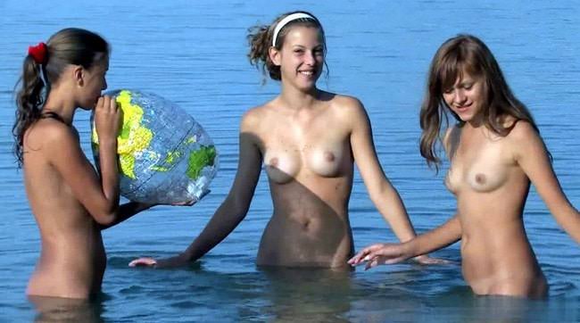 Nudism video (family naturism) - Boat nudist girls [Full HD]